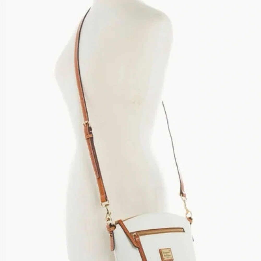 New. Never used. Dooney & Bourke Pebble Grain Suki Crossbody Shoulder Bag White - Picture 3 of 10